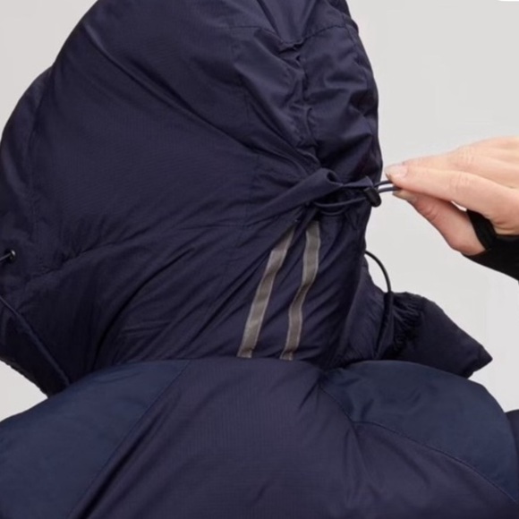 Canada Goose Women's Alliston
Hooded Puffer Jacket (Packable), Small - Picture 14 of 15